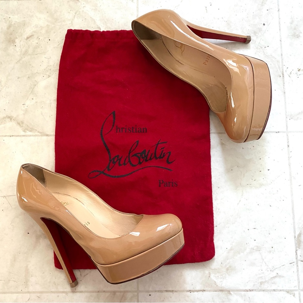 $875 Christian Louboutin Made in Italy Bianca Tan Patent Leather Pump Heels Sz 8